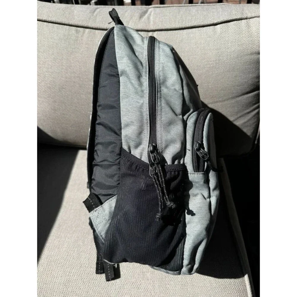 Dakine Factor 22L Backpack Carbon Gray